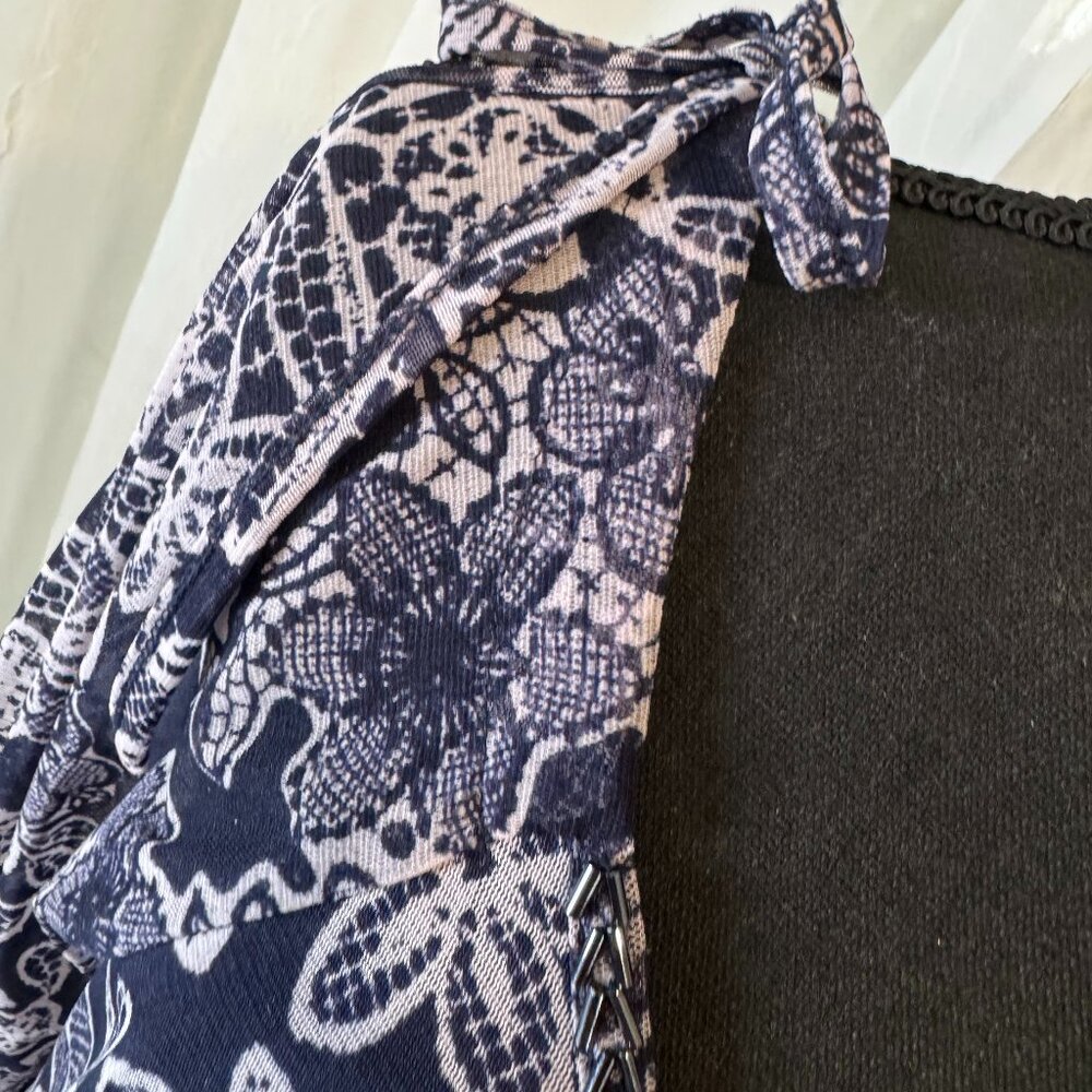 INC 3/4 length sleeves Navy blue with white.